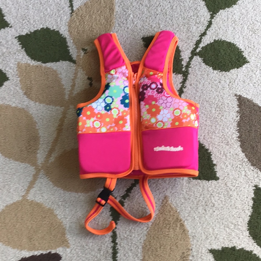 Swim school baby girl life vest in new condition!